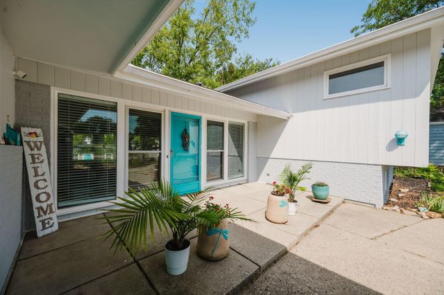 2801 Wellsford Lane, Springfield, OH 45503