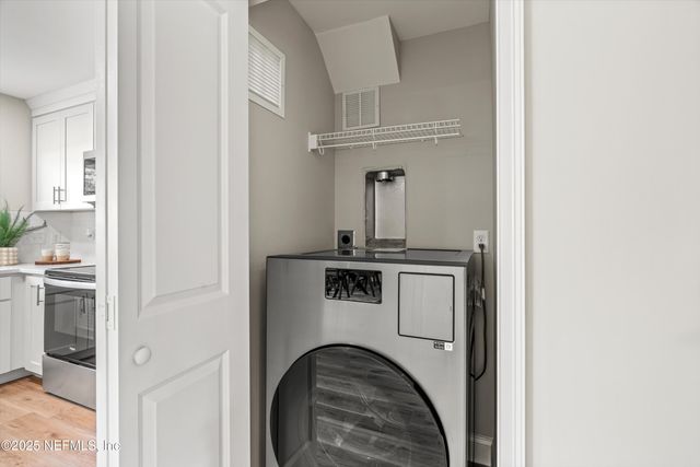 8211 KENSINGTON Square, Jacksonville, FL 32217