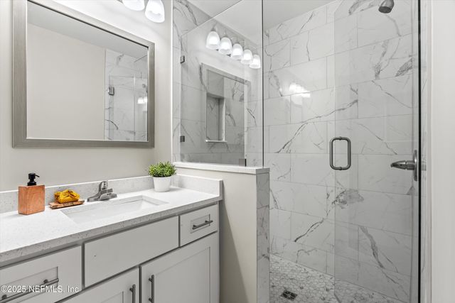 8211 KENSINGTON Square, Jacksonville, FL 32217