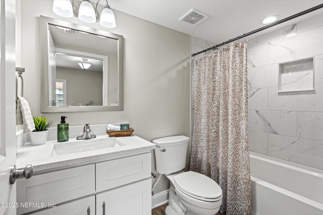 8211 KENSINGTON Square, Jacksonville, FL 32217