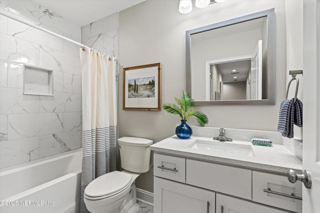 8211 KENSINGTON Square, Jacksonville, FL 32217