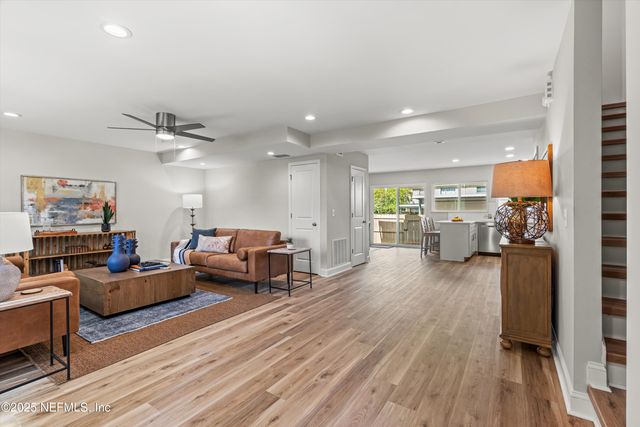 8211 KENSINGTON Square, Jacksonville, FL 32217