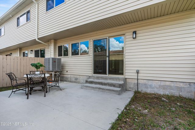 8211 KENSINGTON Square, Jacksonville, FL 32217