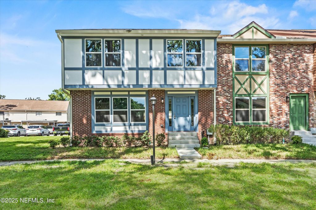 8211 KENSINGTON Square, Jacksonville, FL 32217