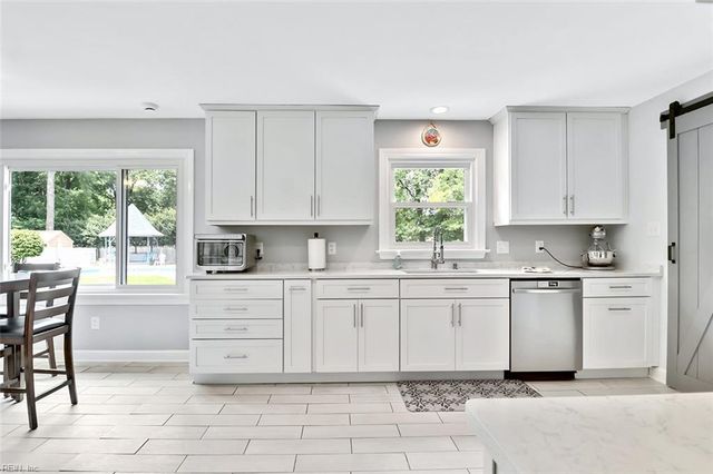 5212 Windsor LN, Virginia Beach, VA 23464