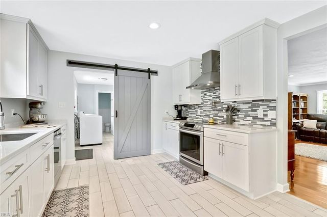5212 Windsor LN, Virginia Beach, VA 23464