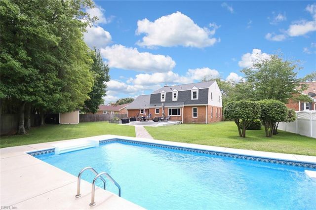 5212 Windsor LN, Virginia Beach, VA 23464