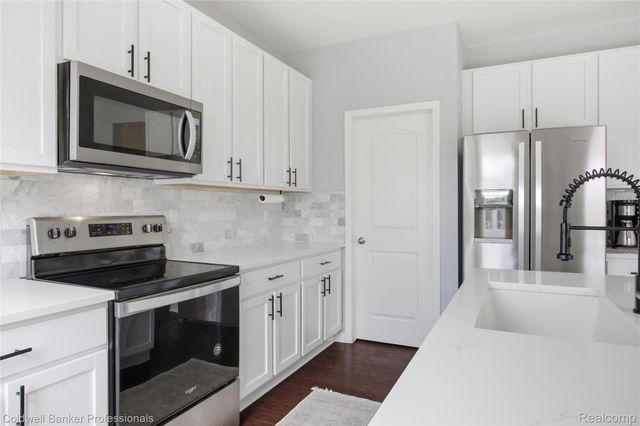 2323 Yasmin Drive, Commerce Charter Township, MI 48382