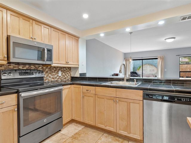 515 NE 38th Street 10, Miami, FL 33137