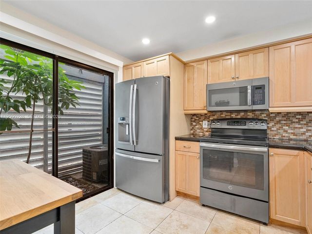 515 NE 38th Street 10, Miami, FL 33137