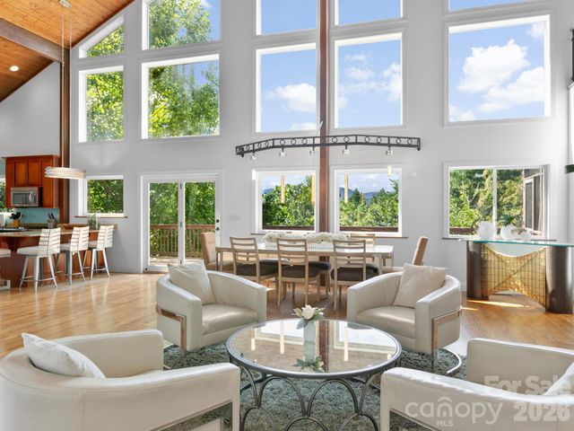 60 Whispering Stream Trail, Hendersonville, NC 28739