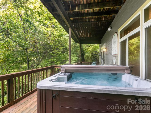 60 Whispering Stream Trail, Hendersonville, NC 28739