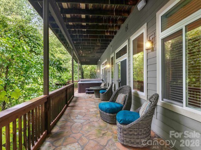 60 Whispering Stream Trail, Hendersonville, NC 28739