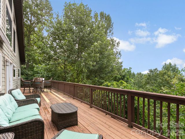 60 Whispering Stream Trail, Hendersonville, NC 28739