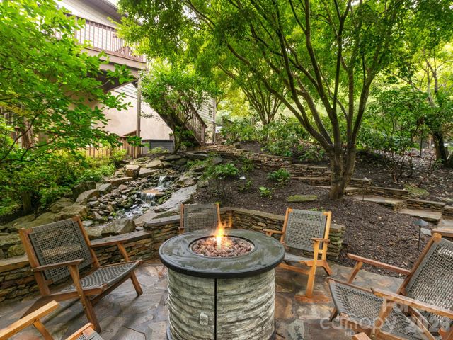 60 Whispering Stream Trail, Hendersonville, NC 28739