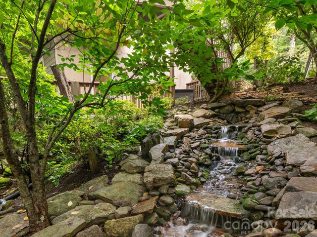 60 Whispering Stream Trail, Hendersonville, NC 28739