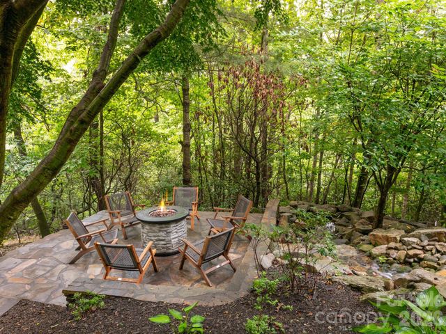 60 Whispering Stream Trail, Hendersonville, NC 28739