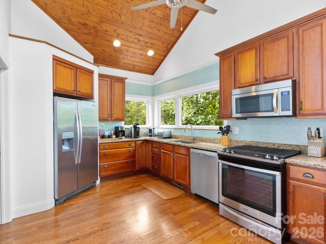 60 Whispering Stream Trail, Hendersonville, NC 28739