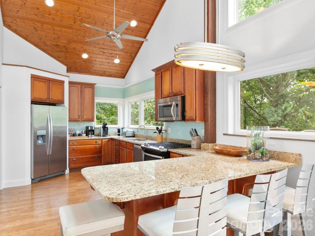 60 Whispering Stream Trail, Hendersonville, NC 28739