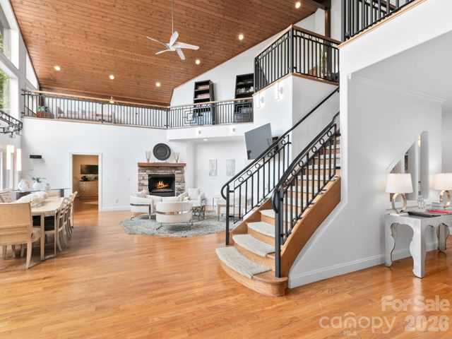 60 Whispering Stream Trail, Hendersonville, NC 28739