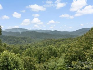 60 Whispering Stream Trail, Hendersonville, NC 28739