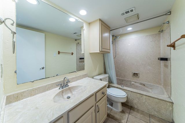 2733 Silver Creek Drive 205, Arlington, TX 76006