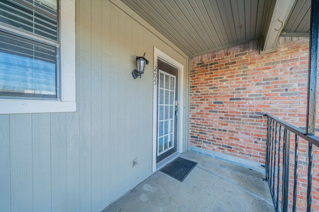 2733 Silver Creek Drive 205, Arlington, TX 76006