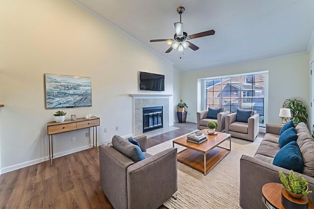 2733 Silver Creek Drive 205, Arlington, TX 76006