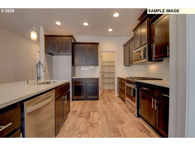2214 E DALMATIAN Dr, La Center, WA 98629