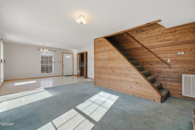 2812 Burnett Drive, Kodak, TN 37764