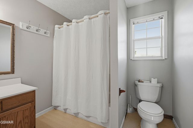 2812 Burnett Drive, Kodak, TN 37764