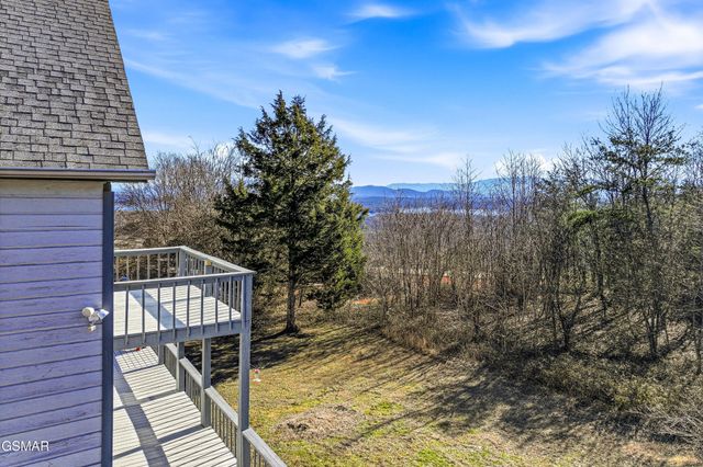 2812 Burnett Drive, Kodak, TN 37764