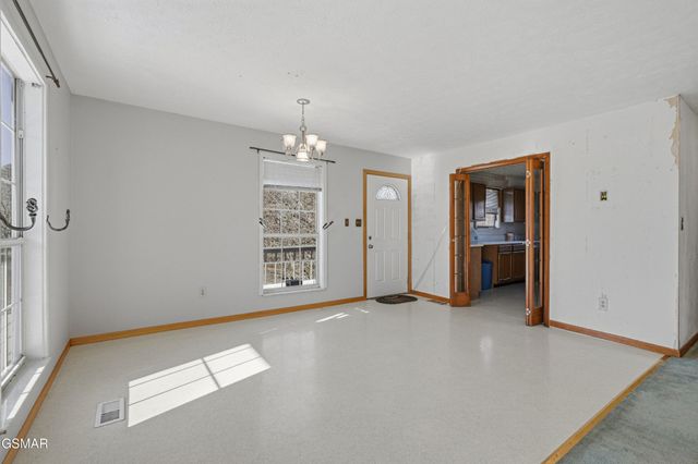 2812 Burnett Drive, Kodak, TN 37764