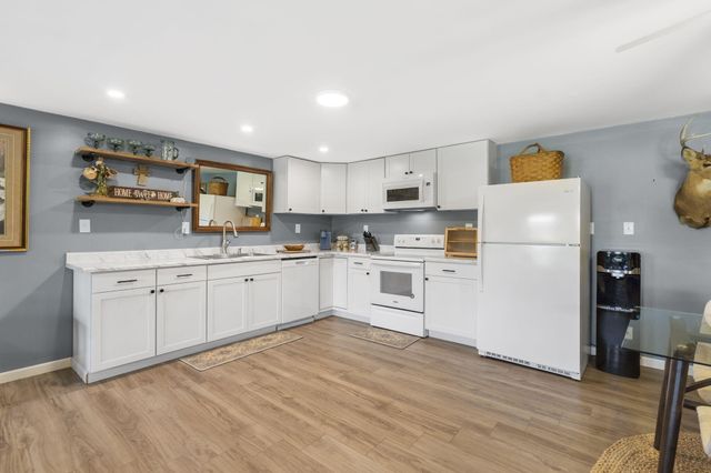 4117 S 77th Road, Bolivar, MO 65613