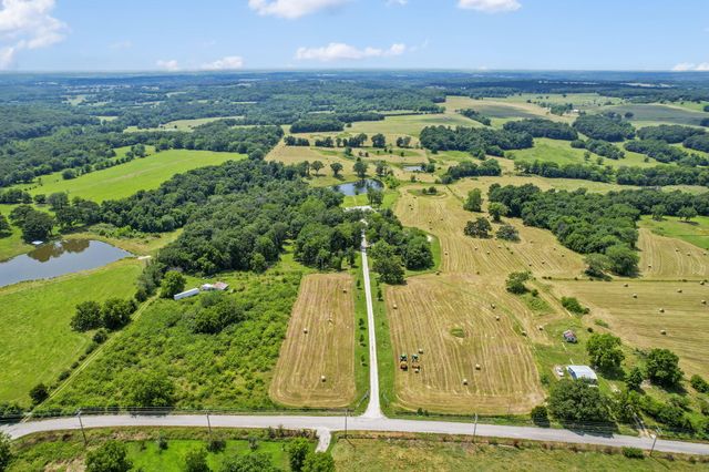 4117 S 77th Road, Bolivar, MO 65613