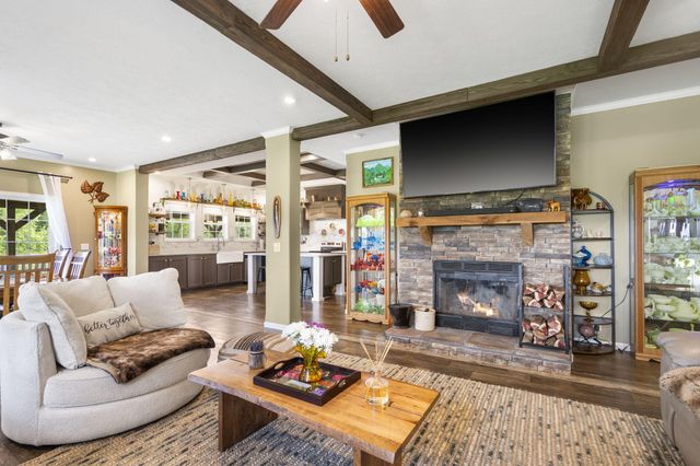 4117 S 77th Road, Bolivar, MO 65613