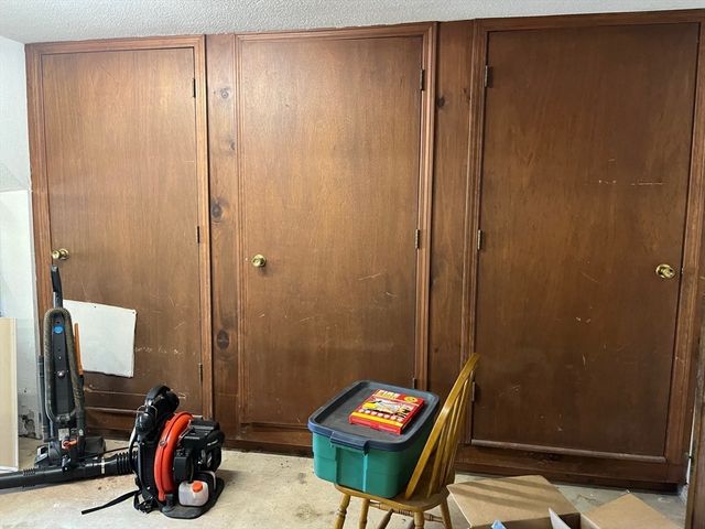 93 Lantern Ln 1, West Springfield, MA 01089