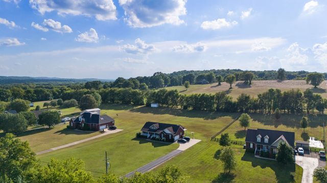 6774 Polk Ln, Columbia, TN 38401