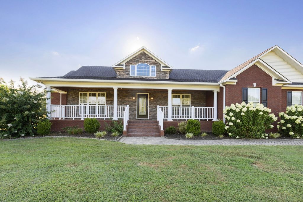 6774 Polk Ln, Columbia, TN 38401