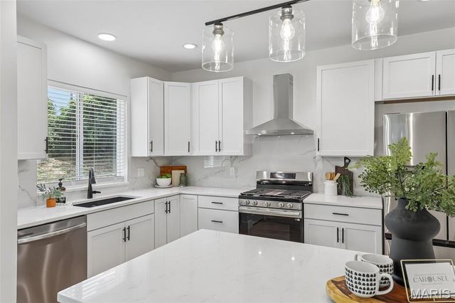 156 Reading Avenue, Maryland Heights, MO 63043