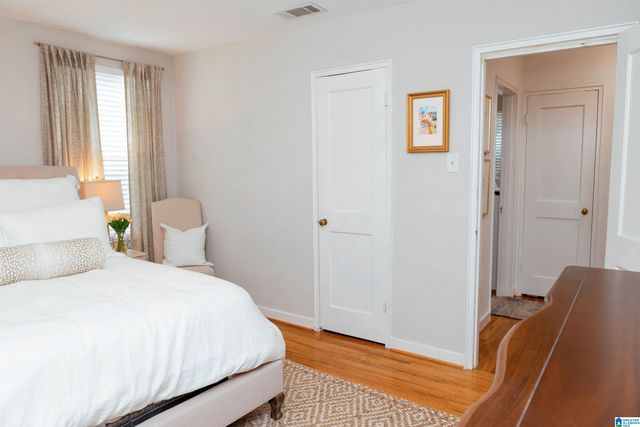 2503 Mountain Brook Cir Apt C, Mountain Brook, AL 35223