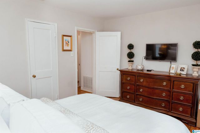 2503 Mountain Brook Cir Apt C, Mountain Brook, AL 35223