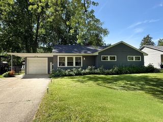 415 Parkside Drive, Sycamore, IL 60178