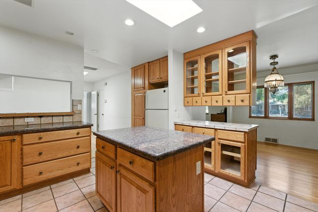 934 Fairway Road NW, Albuquerque, NM 87107