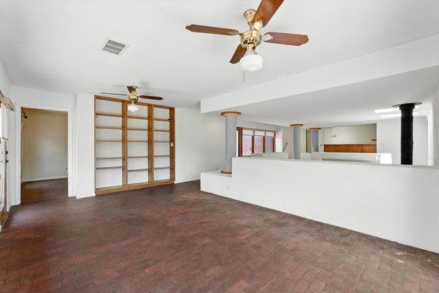 934 Fairway Road NW, Albuquerque, NM 87107