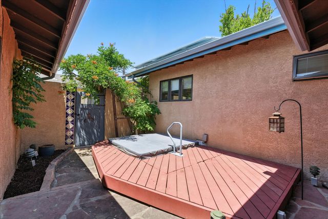 934 Fairway Road NW, Albuquerque, NM 87107