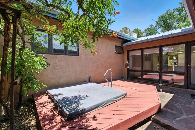 934 Fairway Road NW, Albuquerque, NM 87107