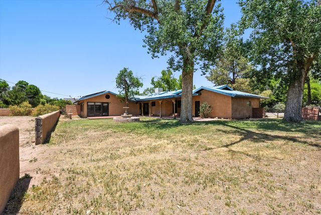 934 Fairway Road NW, Albuquerque, NM 87107