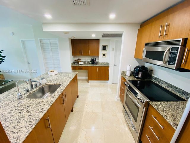 10275 E Collins Ave 324, Bal Harbour, FL 33154
