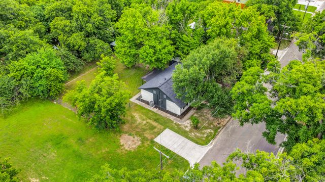 307 S Walnut Street, Weatherford, TX 76086